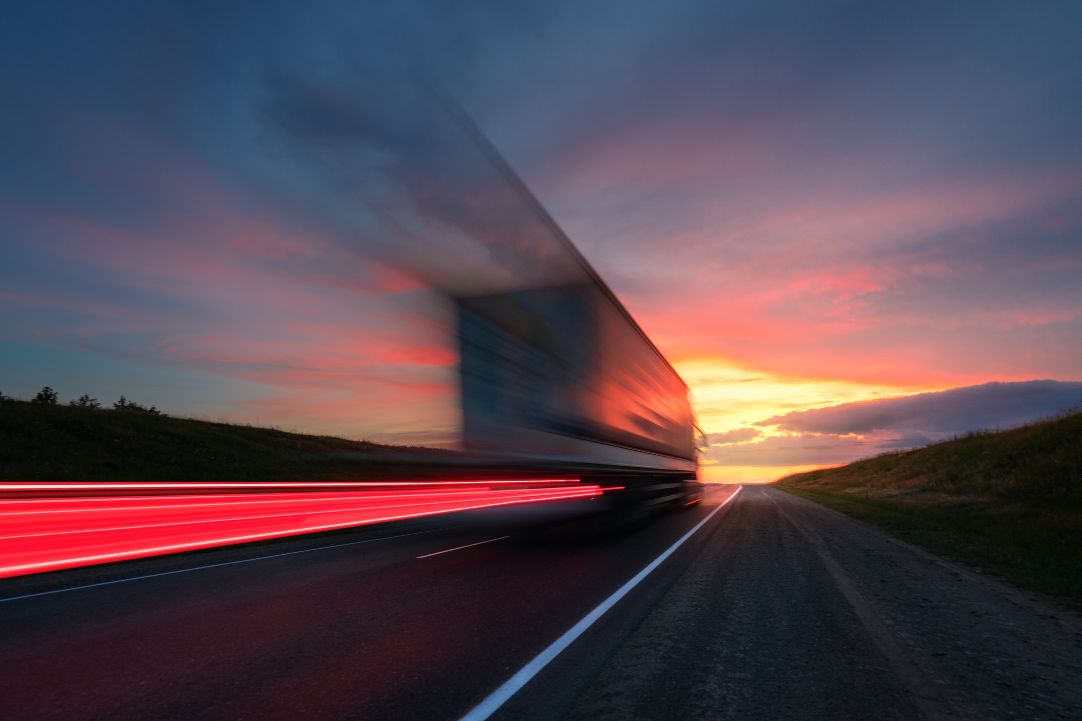 Box Truck Shipping & Freight Hauling vs. LTL Shipping: Pros & Cons